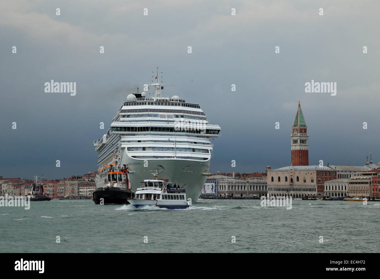 Kreuzfahrtschiff Costa Fascinosa, IMO 9479864 Stockfoto