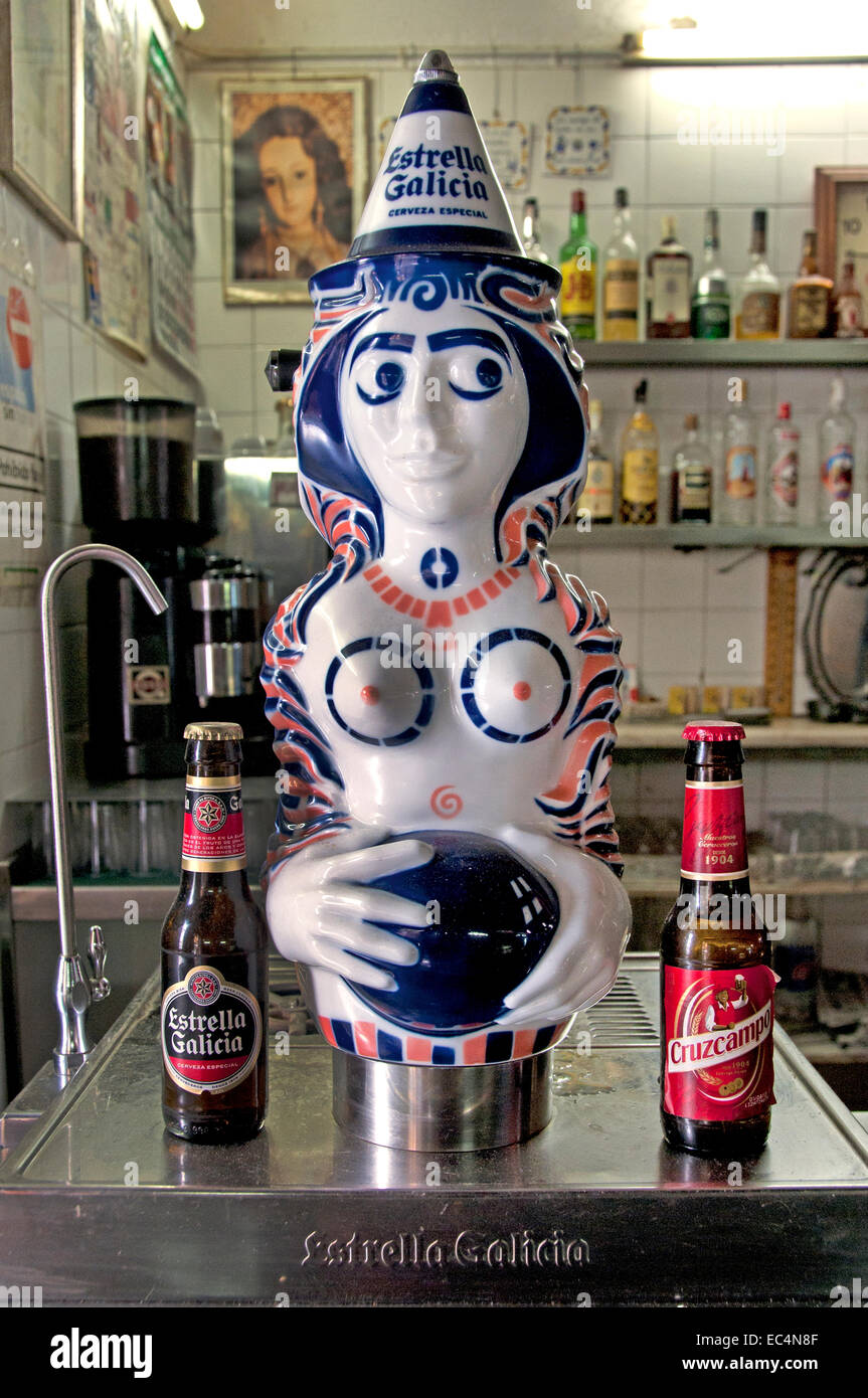 Merida Spanien Spanisch Bar Pub Estrella Galicia Bier Stockfoto