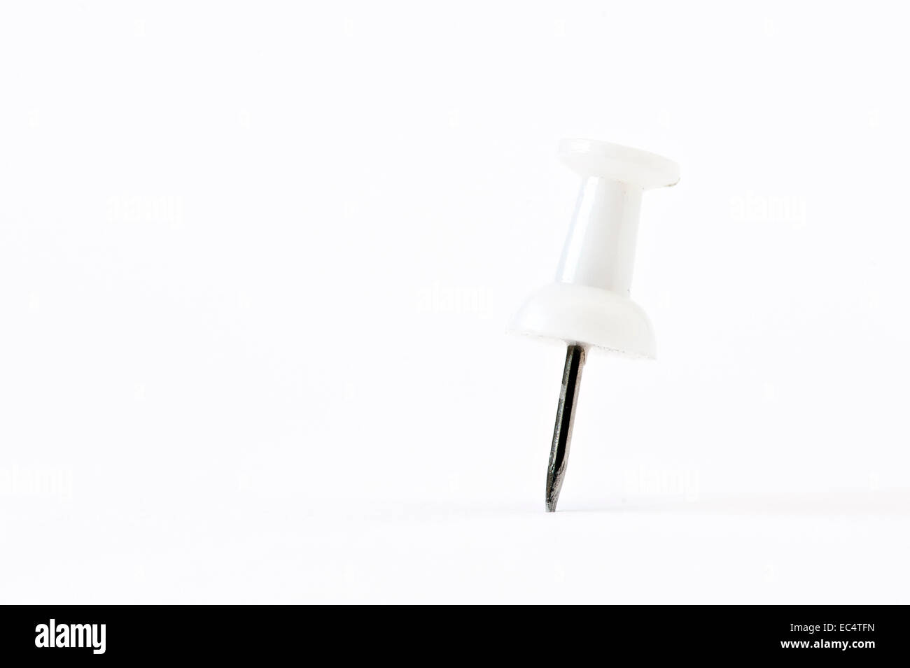 PIN-weiß auf weißem Hintergrund Stockfoto