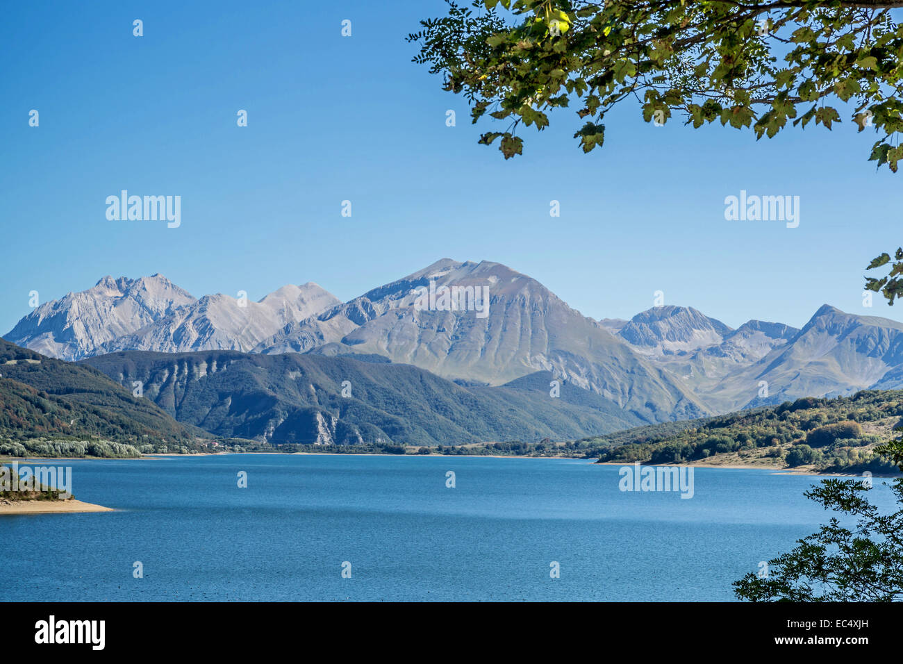 Lago di Campostosto in den Abruzzen Stockfoto