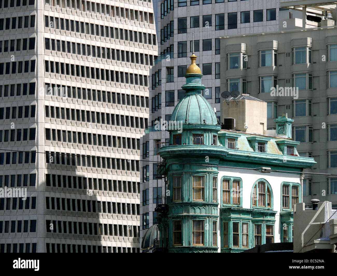 klassische Architektur trifft modernen Architektur Stockfoto