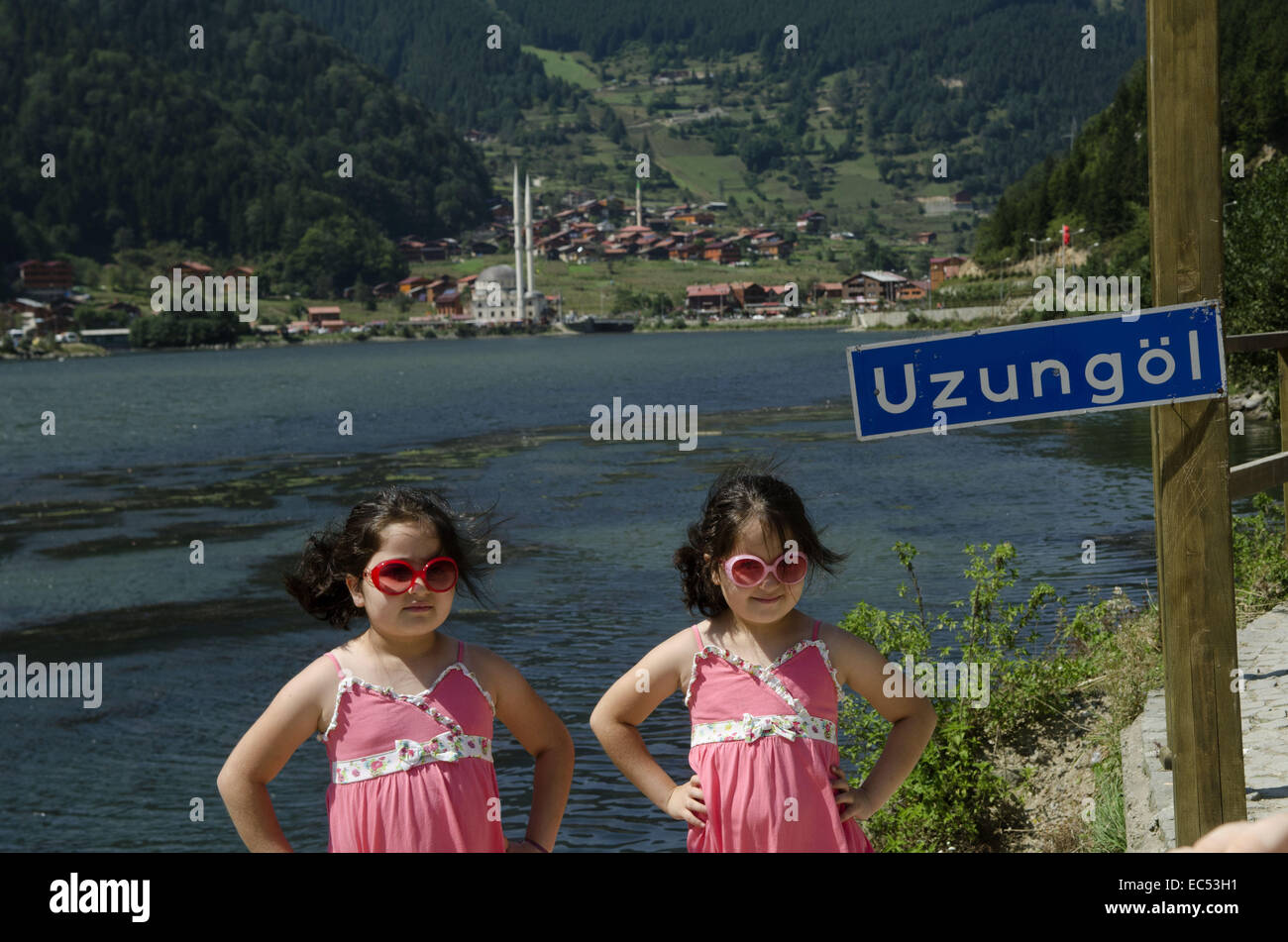 Trabzon, Schwarzes Meer, Türkei. 6. Sep, 2014. Uzungol ist ein See Seite Dorf und Bergresort im Distrikt Caykara der Schwarzmeer Berge südlich von Trabzon im hohen Norden östlich von Turkey.Over den letzten Jahren das Dorf hat gesehen einen Boom im Tourismus mit Hotels, Restaurants und Wohnungen meist catering für arabische Touristen Investoren © John Wreford/ZUMA Draht/Alamy Live News Stockfoto