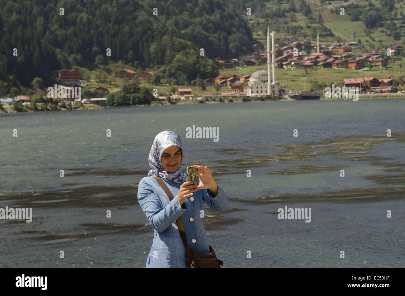 Trabzon, Schwarzes Meer, Türkei. 6. Sep, 2014. Uzungol ist ein See Seite Dorf und Bergresort im Distrikt Caykara der Schwarzmeer Berge südlich von Trabzon im hohen Norden östlich von Turkey.Over den letzten Jahren das Dorf hat gesehen einen Boom im Tourismus mit Hotels, Restaurants und Wohnungen meist catering für arabische Touristen Investoren © John Wreford/ZUMA Draht/Alamy Live News Stockfoto