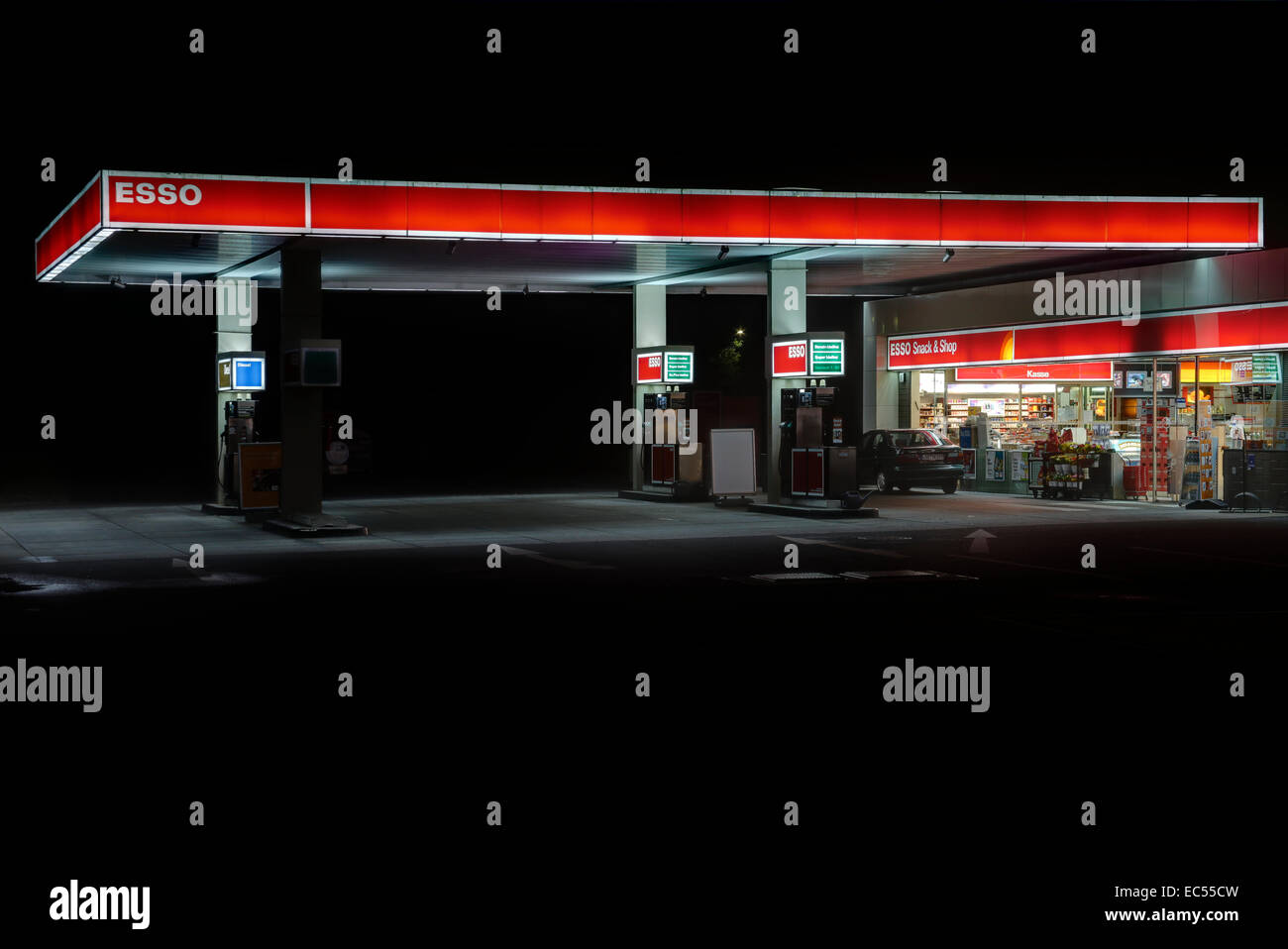 Eine Esso-Tankstelle in Berlin Stockfoto