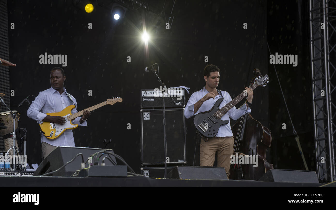 Fatoumata Diawara Amp Roberto Fonseca in Pori Jazz 2014 Stockfoto