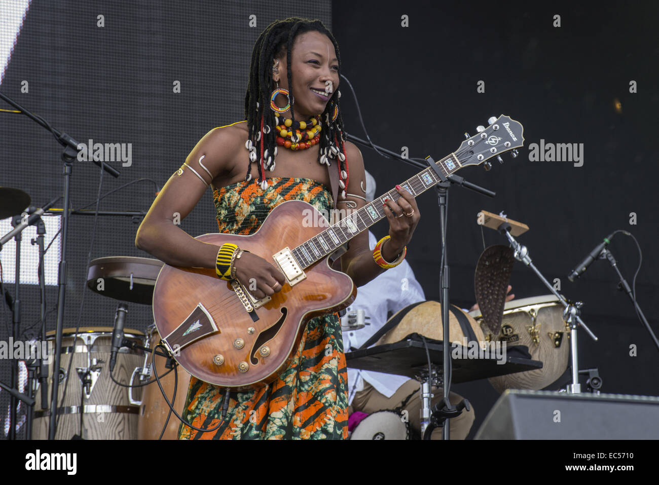 Fatoumata Diawara Amp Roberto Fonseca in Pori Jazz 2014 Stockfoto