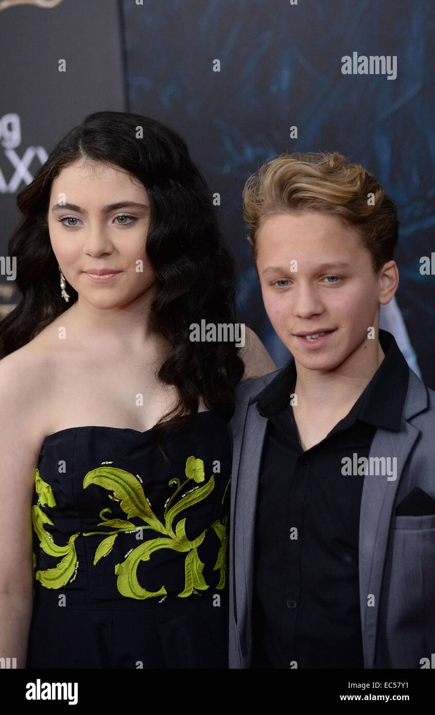 New York, NY, USA. 8. Dezember 2014. Lilla Crawford, Daniel Huttlestone im Ankunftsbereich für in THE WOODS Weltpremiere, Ziegfeld Theatre, New York, NY 8. Dezember 2014. Bildnachweis: Kristin Callahan/Everett Collection/Alamy Live-Nachrichten Stockfoto