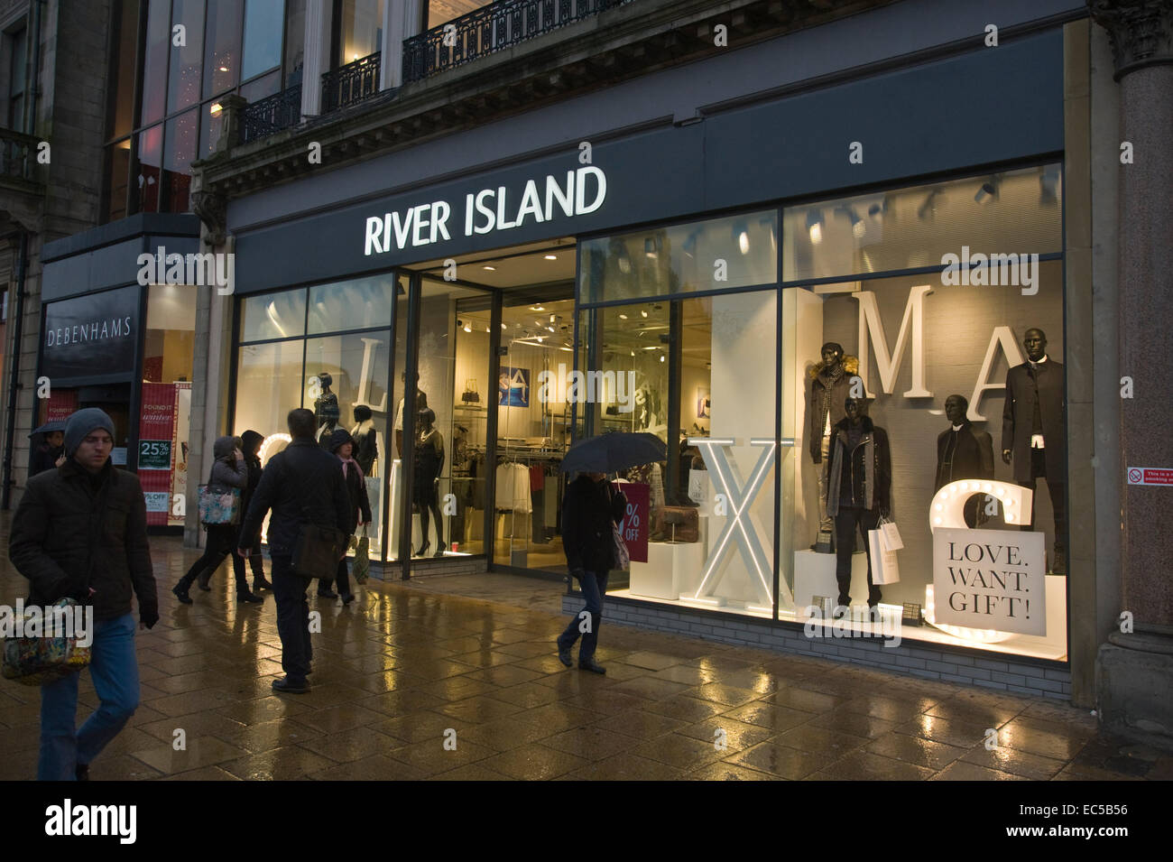 RIVER ISLAND Fashion Bekleidungsgeschäft auf Princes Street Edinburgh Schottland UK Stockfoto