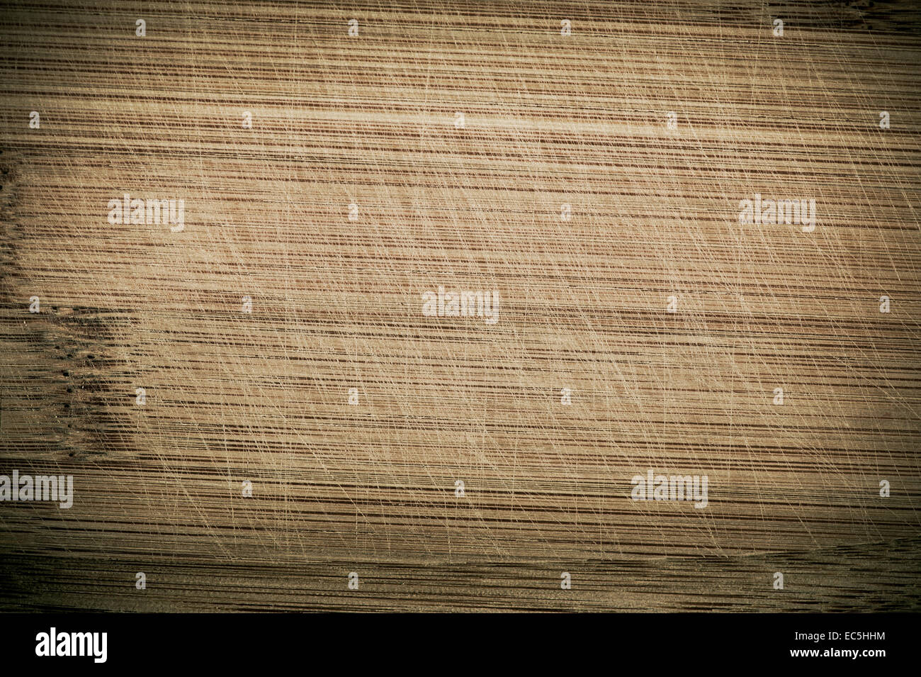 Verkratzte alte Bambus Schneidbrett Stockfoto