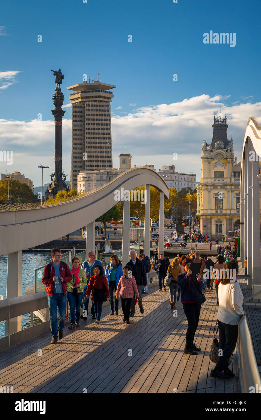 Fußgänger entlang der Rambla de Mar zu überbrücken, im Port Vell, Barcelona, Katalonien, Spanien Stockfoto