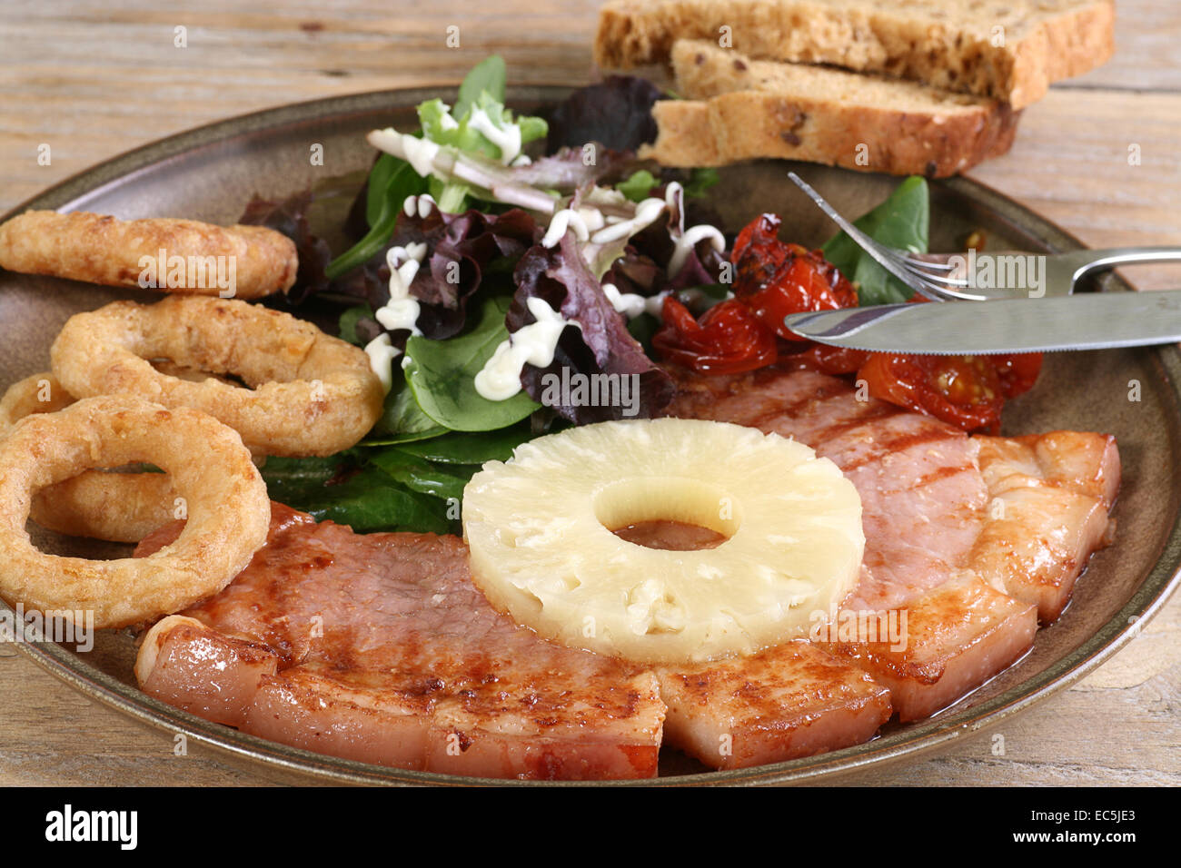Schinkensalat mit ananas -Fotos und -Bildmaterial in hoher Auflösung ...