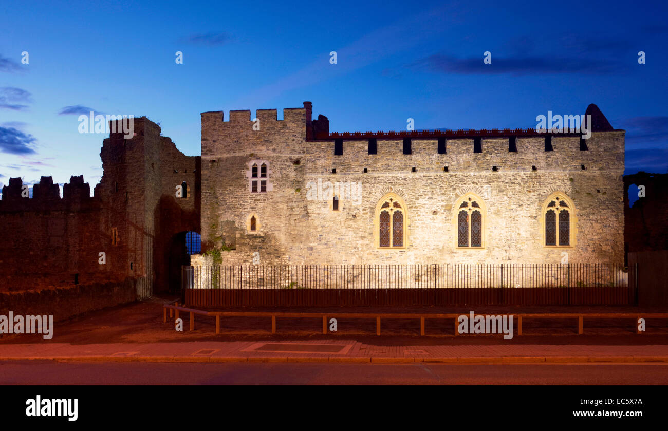 Schwerter Burg wurde als herrschaftliche Residenz des ersten anglo-normannischen Erzbischof von Dublin, John Comyn, um 1200 erbaut. Stockfoto
