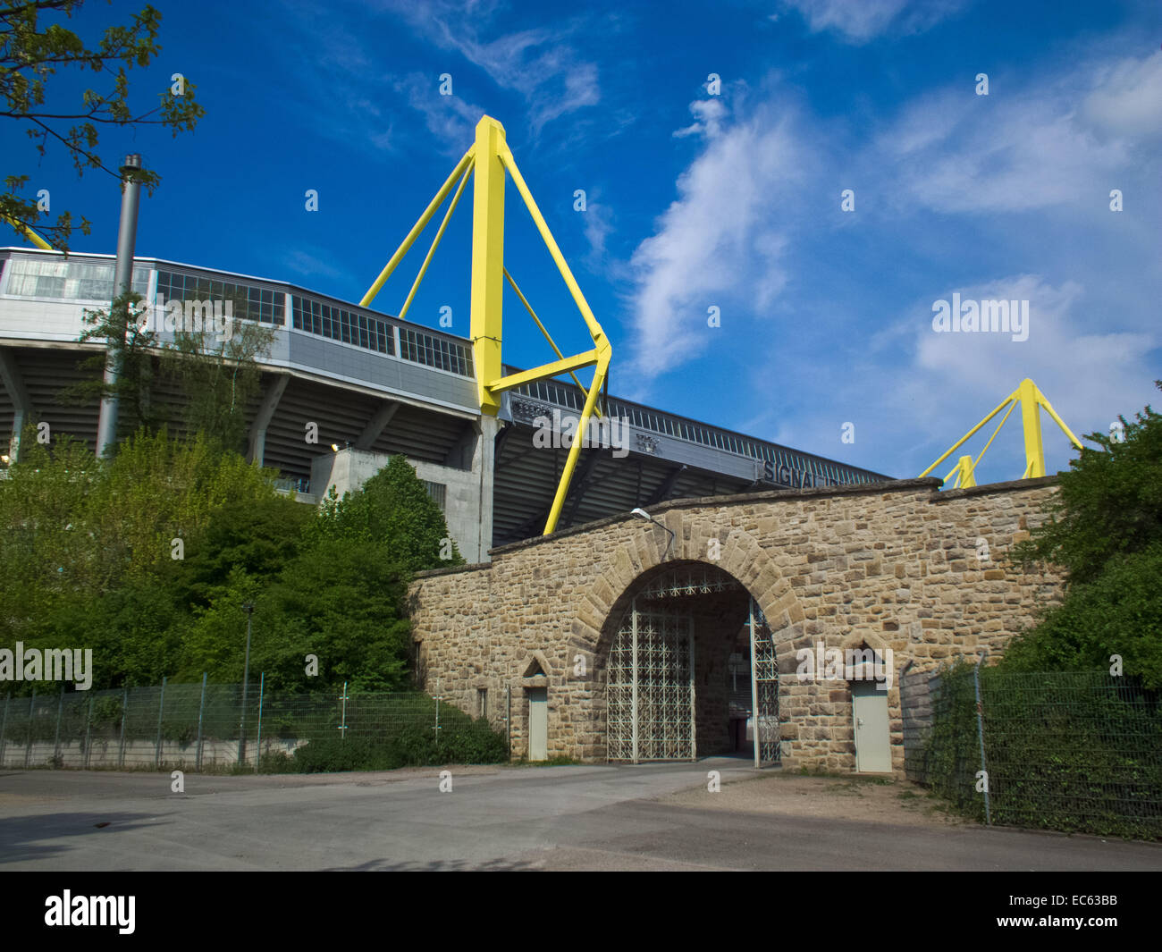 Stadion Rote Erde Südeingang Stockfoto, Bild: 76351727 - Alamy