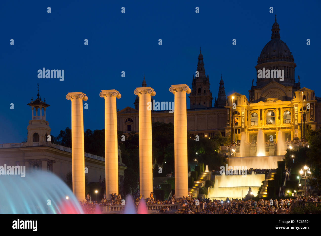 Magische Brunnen von Montjuïc, im Hintergrund der Palau Nacional, Barcelona, Katalonien, Spanien, Europa Stockfoto