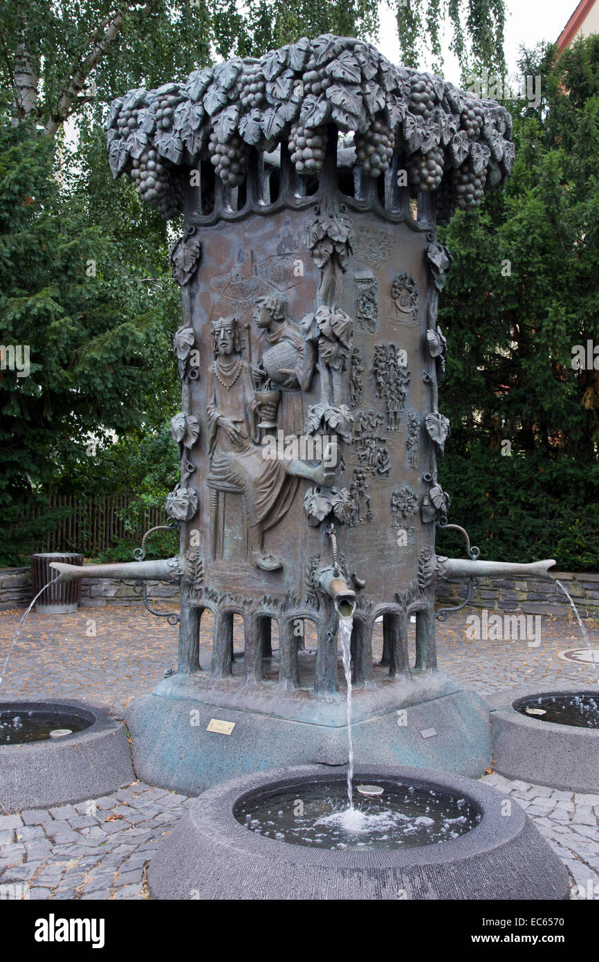 Arzt-Brunnen Doktorbrunnen in Bernkastel Bernkastel-Kues Mittelmosel Region  Landkreis Bernkastel Wittlich Rheinland Stockfotografie - Alamy