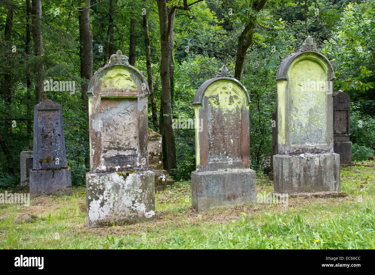 Jüdischer Friedhof Weatheres alte Grabsteine Ehrenburgertal Brodenbach Landkreis Mayen Koblenz Rheinland-Pfalz Deutschland Europa Stockfoto