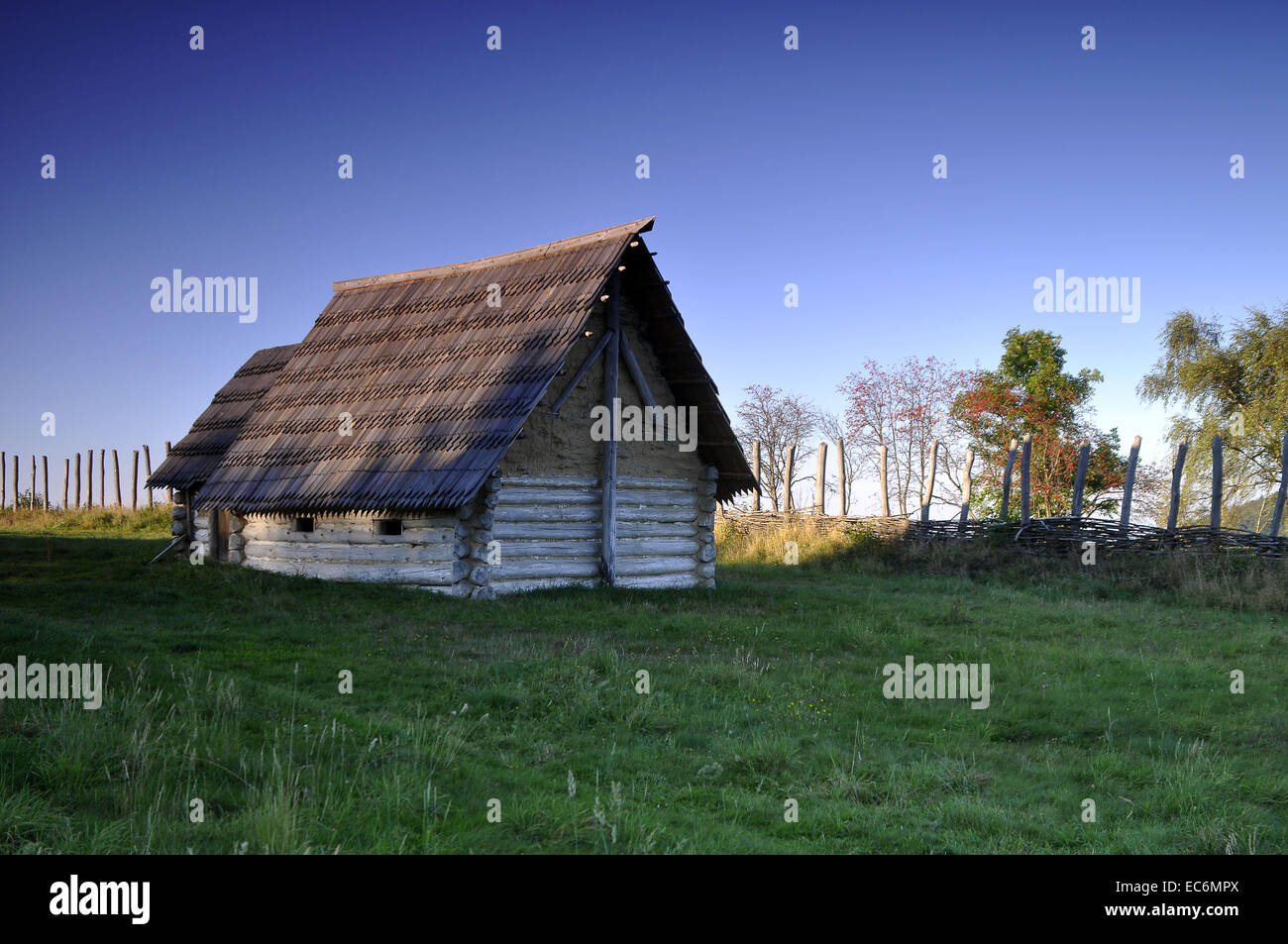 Wohnhaus Frühmittelalterlich Wohnhaus Einer Frühmittelalterlichen Burg Historischer Nachbau Kurie Wittig Bei Kratzau Nordböhmen Stockfoto