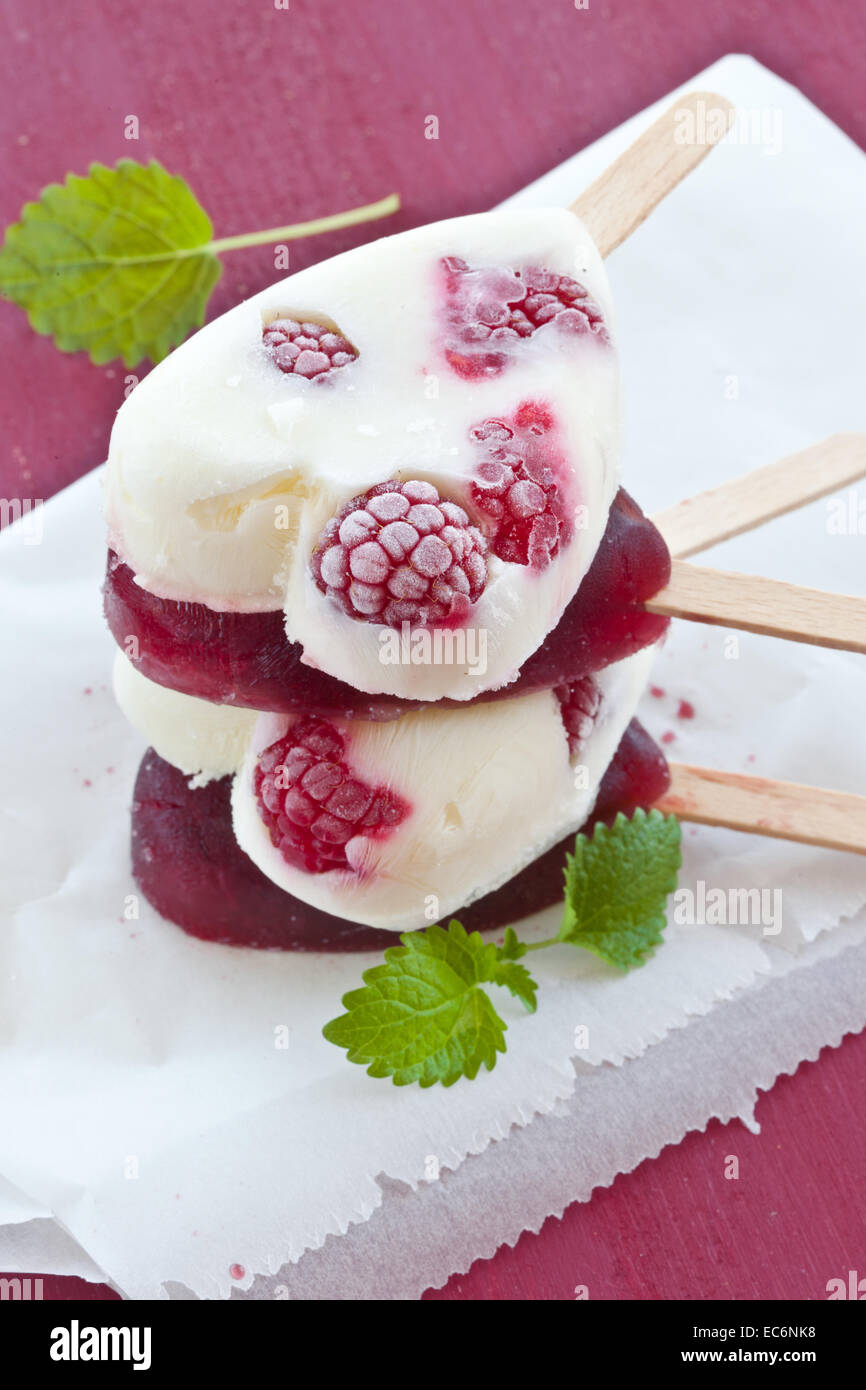 Eis am stiel selbstgemacht papier form -Fotos und -Bildmaterial in ...