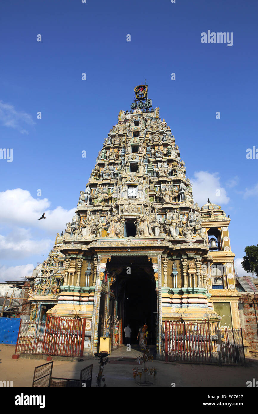 Sri Pathrakali Hindu Tempel Gopuram Turm in Trincomalee, Sri Lanka Stockfoto