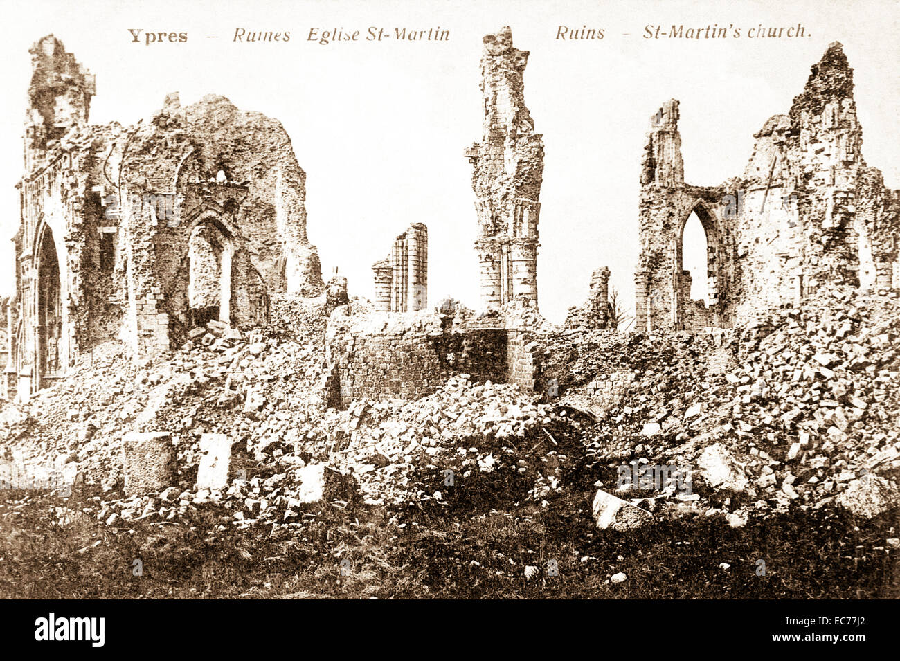 Ruinen der St.-Martins Kirche in Ypern, Belgien, ca. 1918. Stockfoto