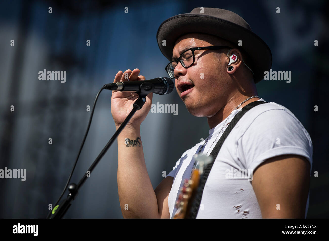 St. Petersburg, Florida, USA. 6. Dezember 2014. JULIAN DIMAGIBA "Young Rising Söhne" führt während 97 X Next Big Thing im Vinoy Park. © Brad Moore/ZUMA Wire/ZUMAPRESS.com/Alamy Live-Nachrichten Stockfoto