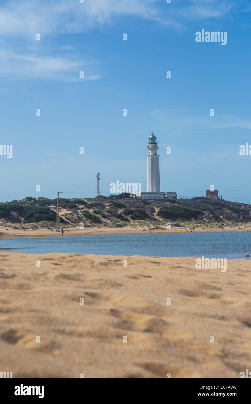 Spanien, Andalusien, Los Canos de Meca, Kap Trafalgar, Leuchtturm und Strand Stockfoto