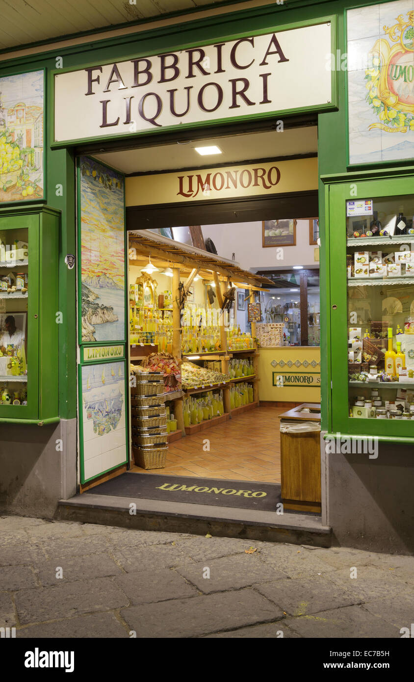 Limoncello-Shop und Produzent, Sorrent, Kampanien, Italien Stockfoto
