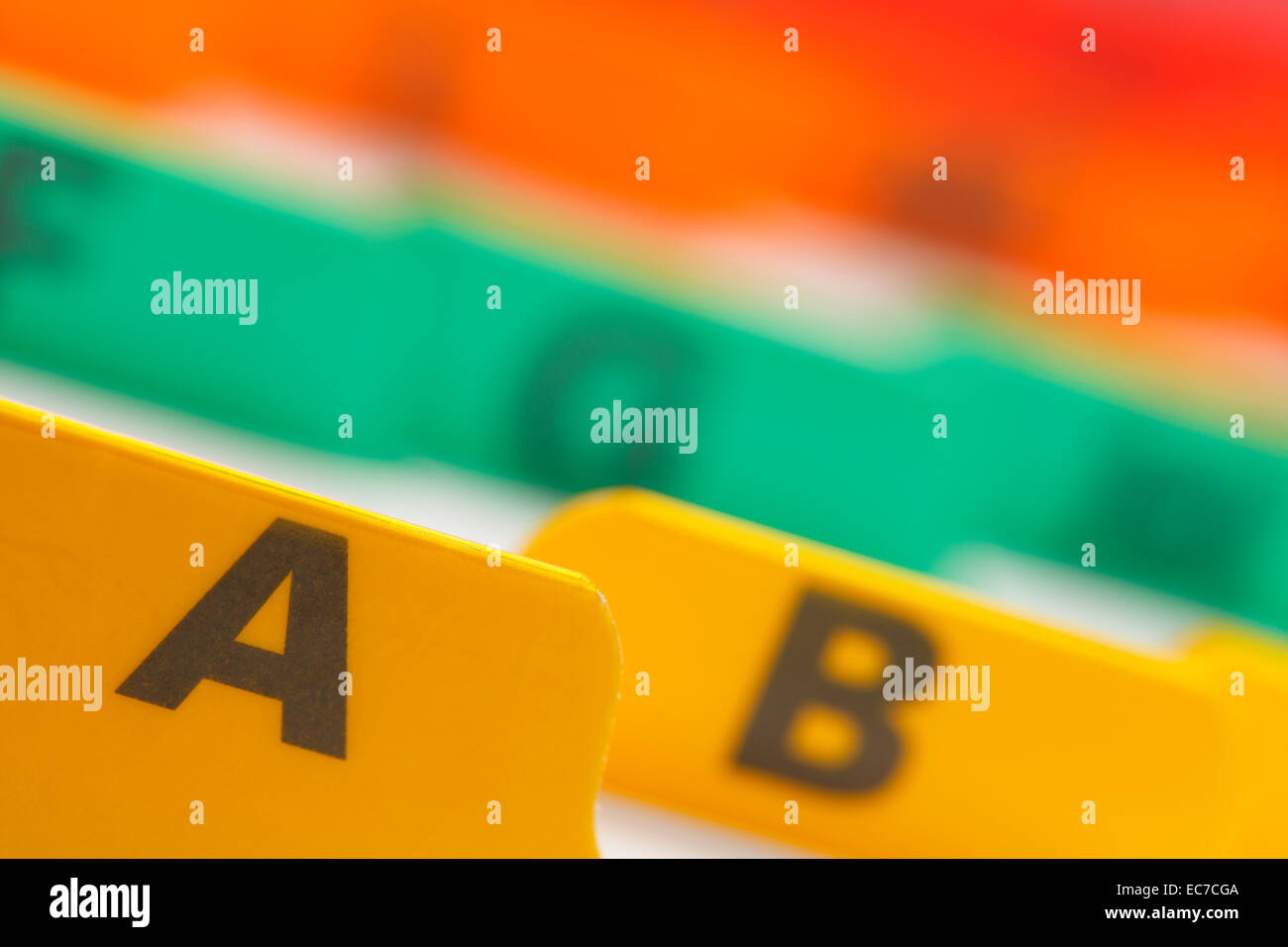 Alphabetischer farbcodierte Visitenkarte Dateisystem. Stockfoto