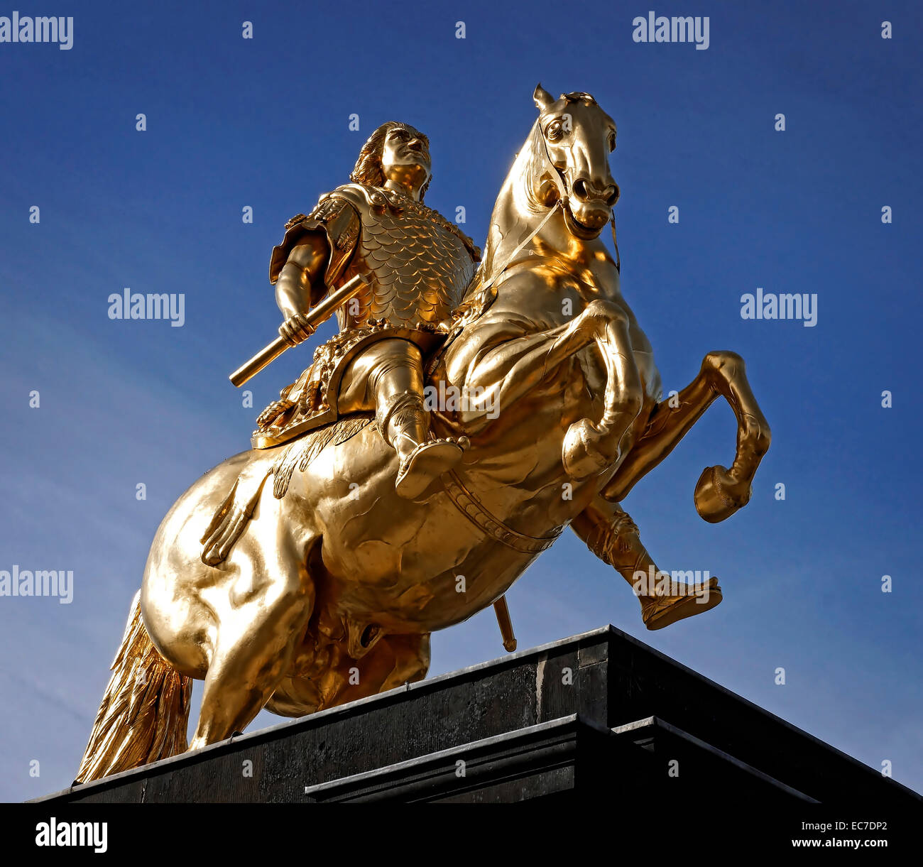 Deutschland, Sachsen, Dresden, Blick zum Reiterstandbild "Goldener Reiter" Stockfoto
