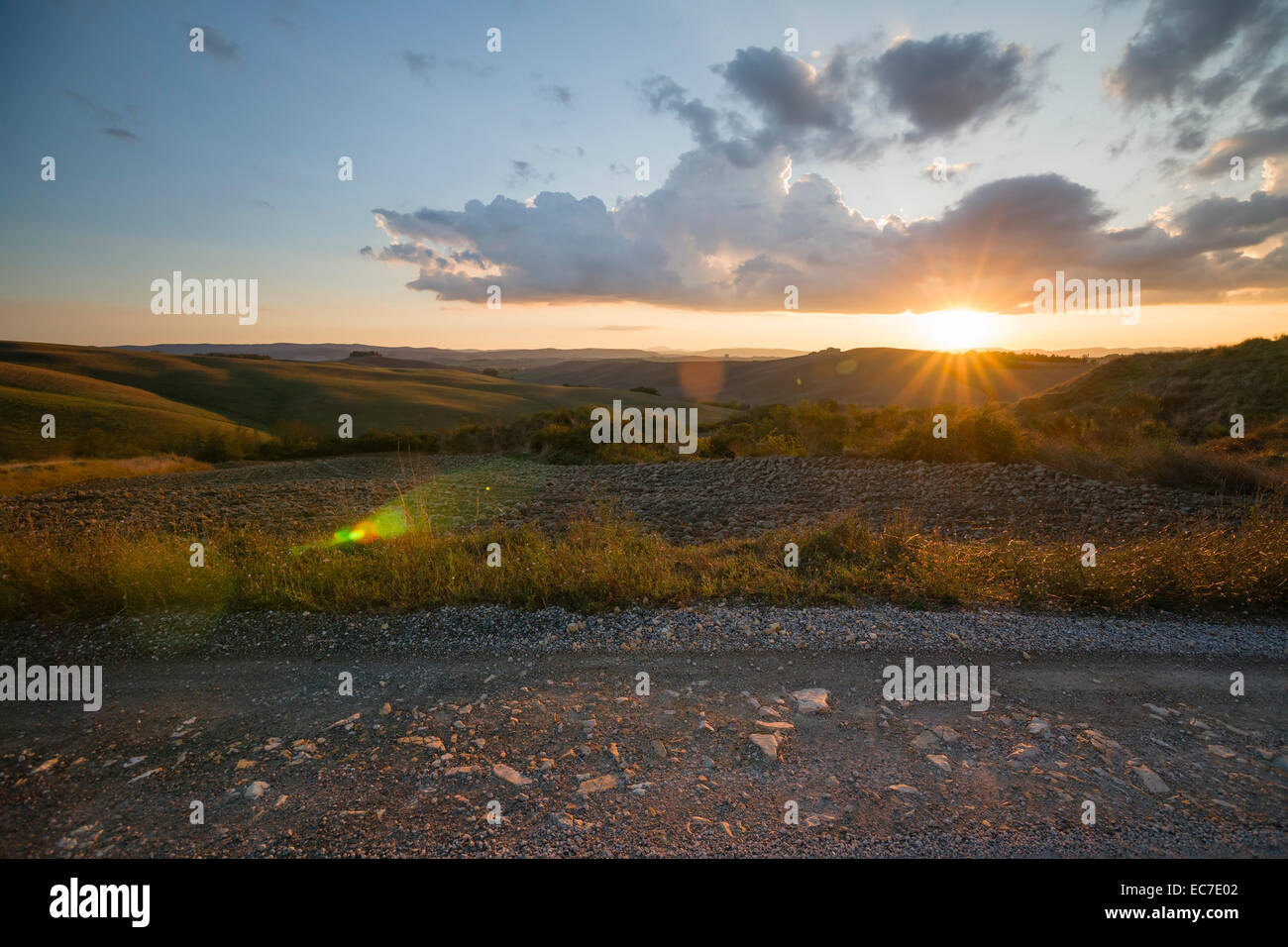 Italien, Toskana, Provinz Siena, Crete Senesi Landschaft bei Sonnenuntergang Stockfoto