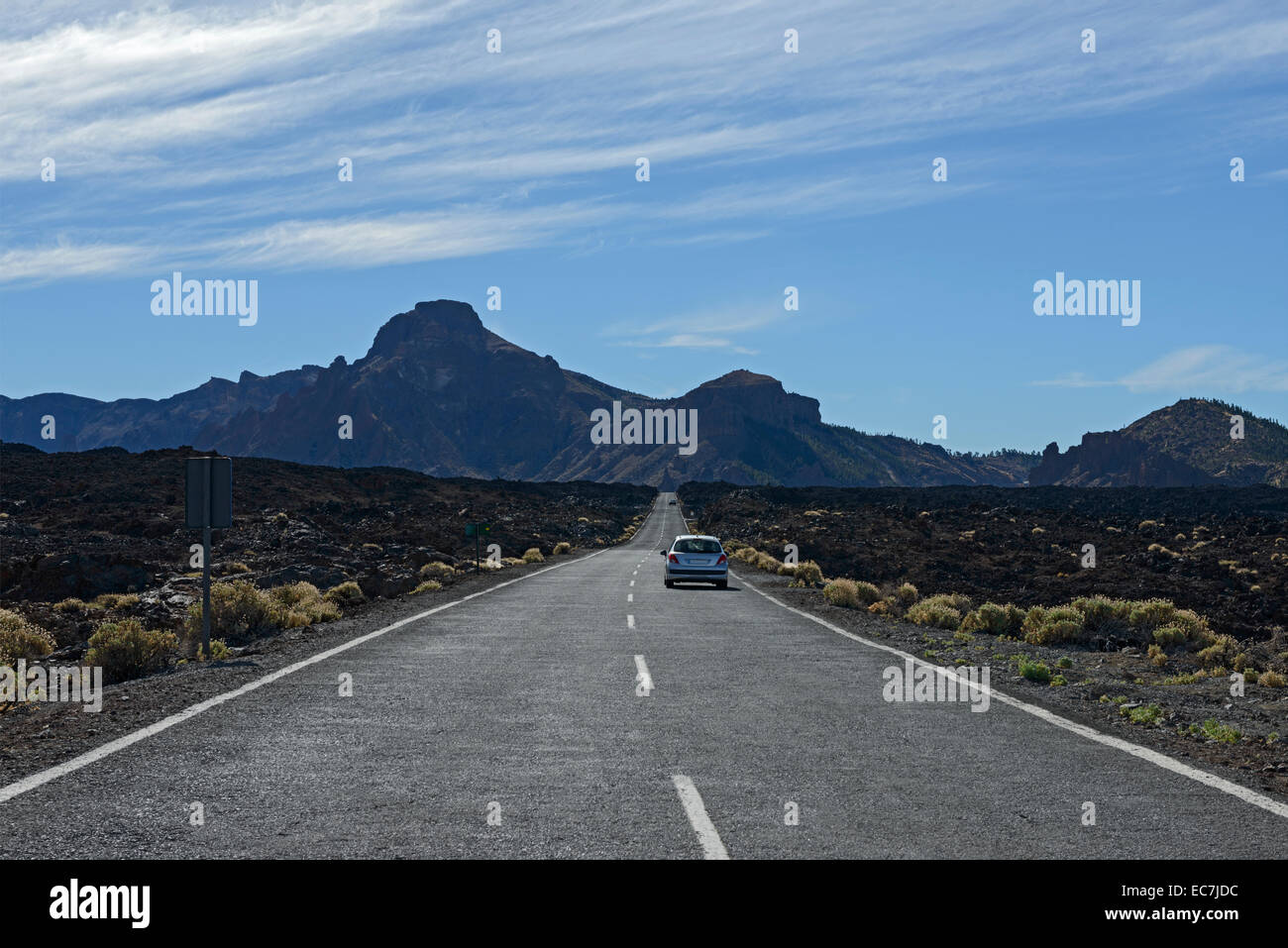 Straße TF-38 vom Aussichtspunkt Mirador de Chia in Richtung Südwand des Las Canadas Caldera, auf der Insel Teneriffa, Kanarische Inseln, Spanien. Stockfoto