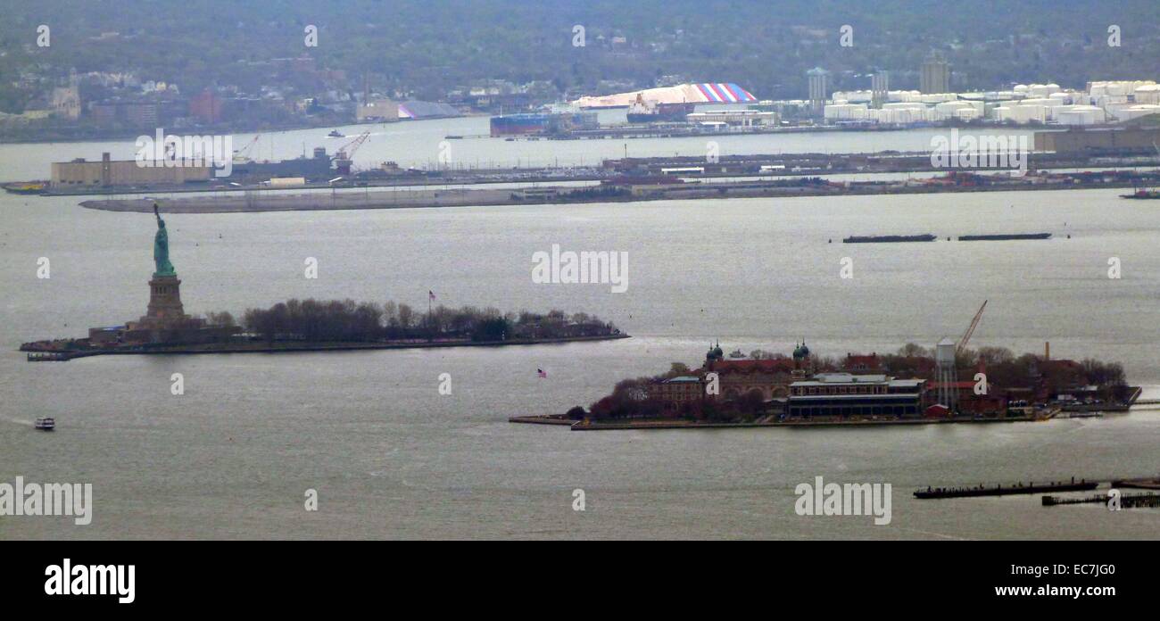 Freiheitsstatue, eine kolossale neoklassischen Skulptur auf Liberty Island im Hafen von New York, in Manhattan, New York City. Stockfoto