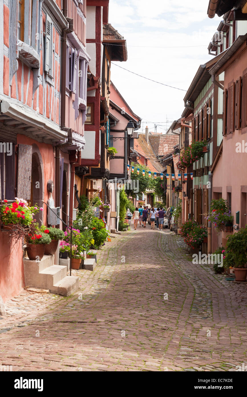 Frankreich, Elsaß, Eguisheim, Old Town, Lane und alten Häusern Stockfoto