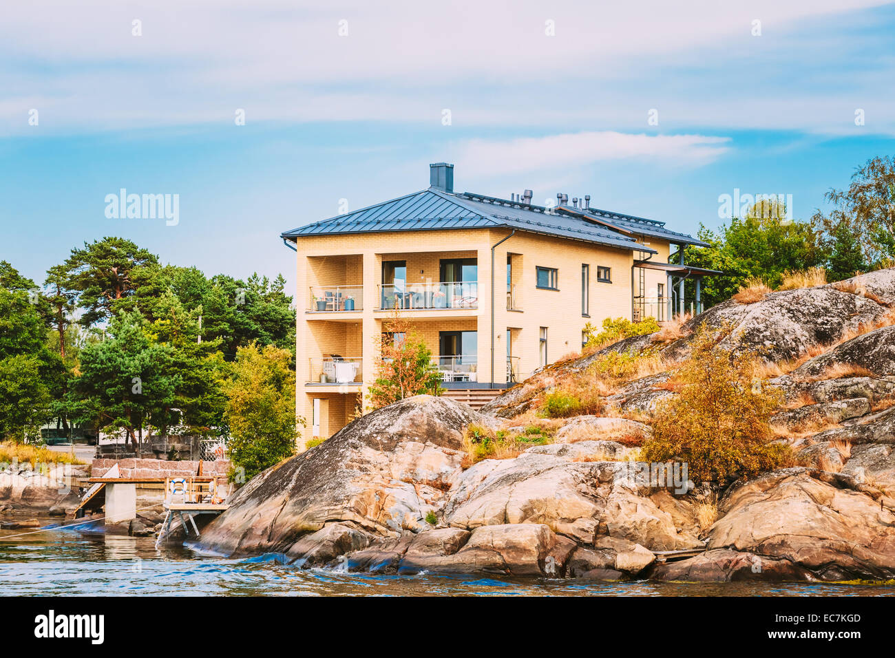 Gelbe Wohnung Vorstadthaus In Helsinki, Finnland. Stockfoto