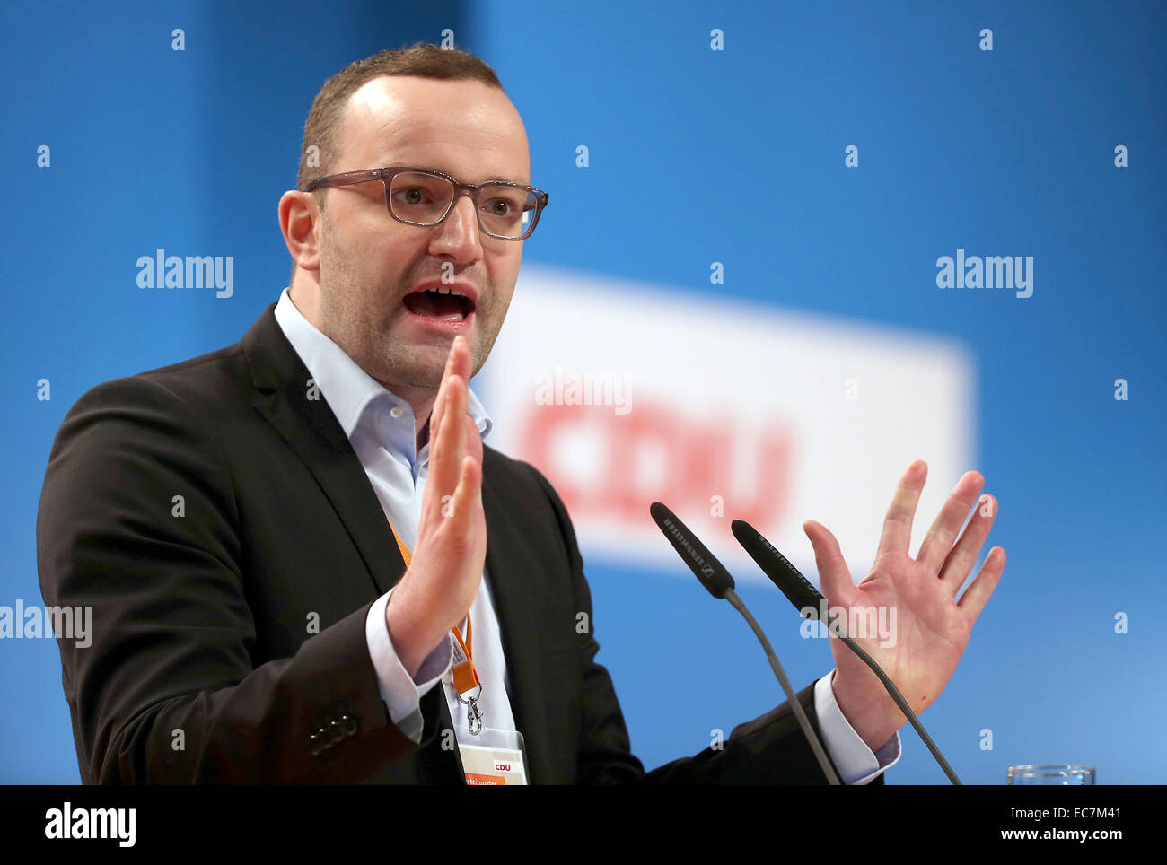 Christlich Demokratische Union (CDU) Vorstandsmitglied Jens Spahn spricht auf der CDU-Bundespartei-Konferenz in Köln, 10. Dezember 2014. Foto: OLIVER BERG/dpa Stockfoto