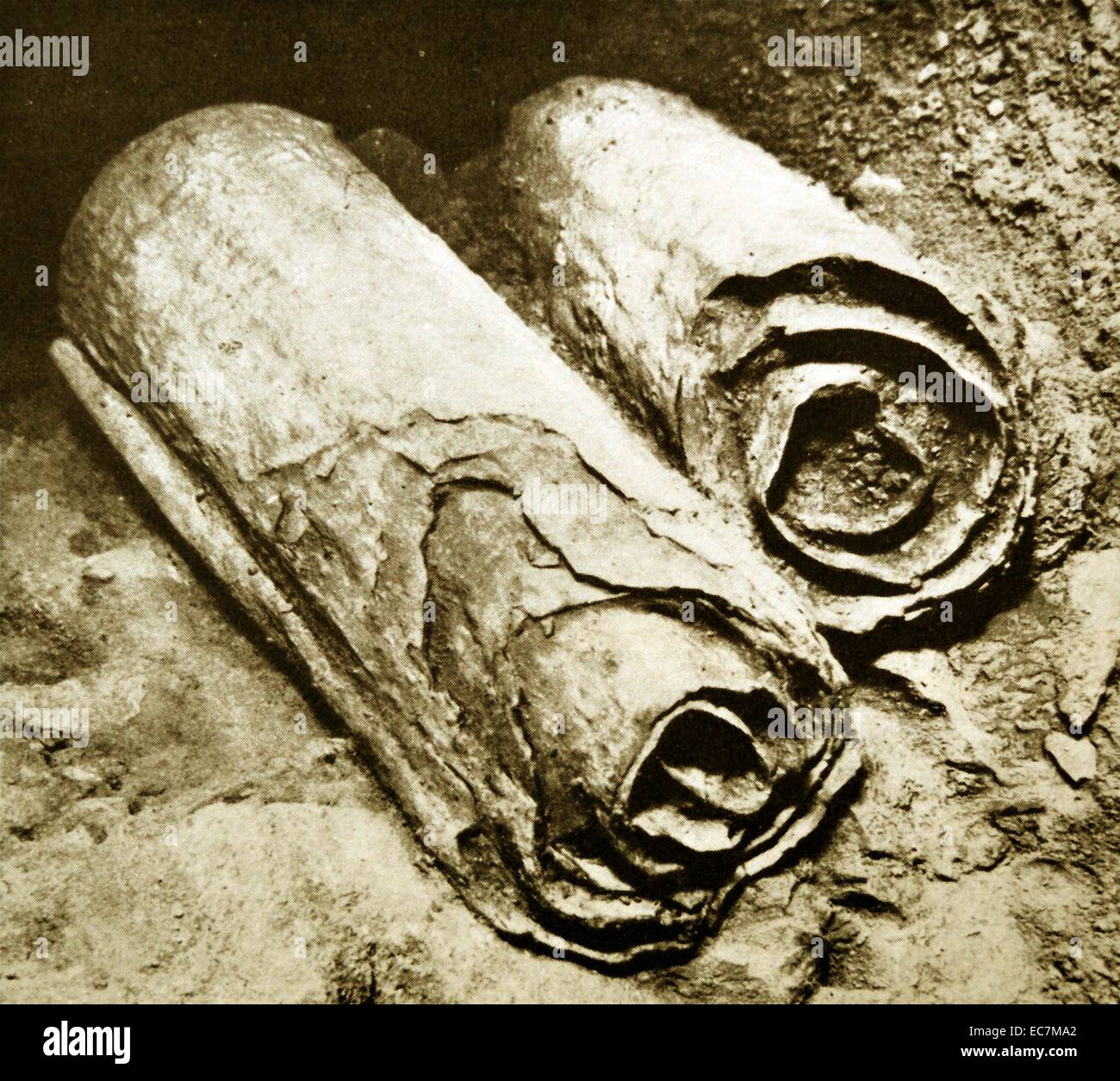1947 Ausgrabung der Schriftrollen vom Toten Meer, eine Sammlung von 981 Texten, die zwischen 1946 und 1956 in Chirbet Qumran entdeckt in der West Bank. Sie waren innerhalb der Höhlen, etwa 1,5 km landeinwärts von der nordwestlichen Ufer des Toten Meeres gefunden Stockfoto