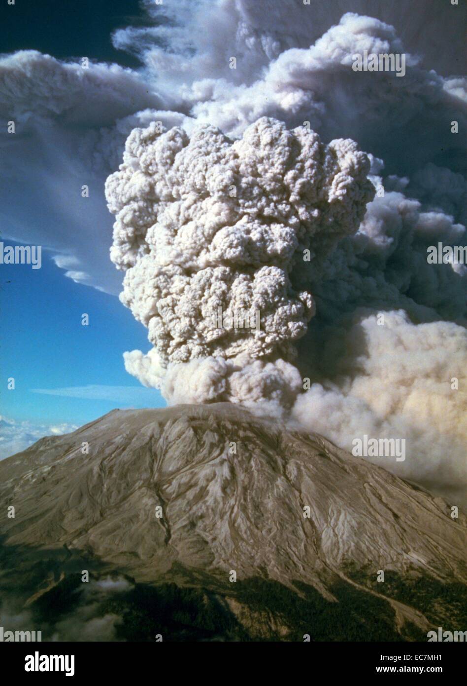 In 1980, ein großer Vulkanausbruch aufgetreten ist am Mount St. Helens, einen Vulkan im Zustand von Washington, in den Vereinigten Staaten. Stockfoto