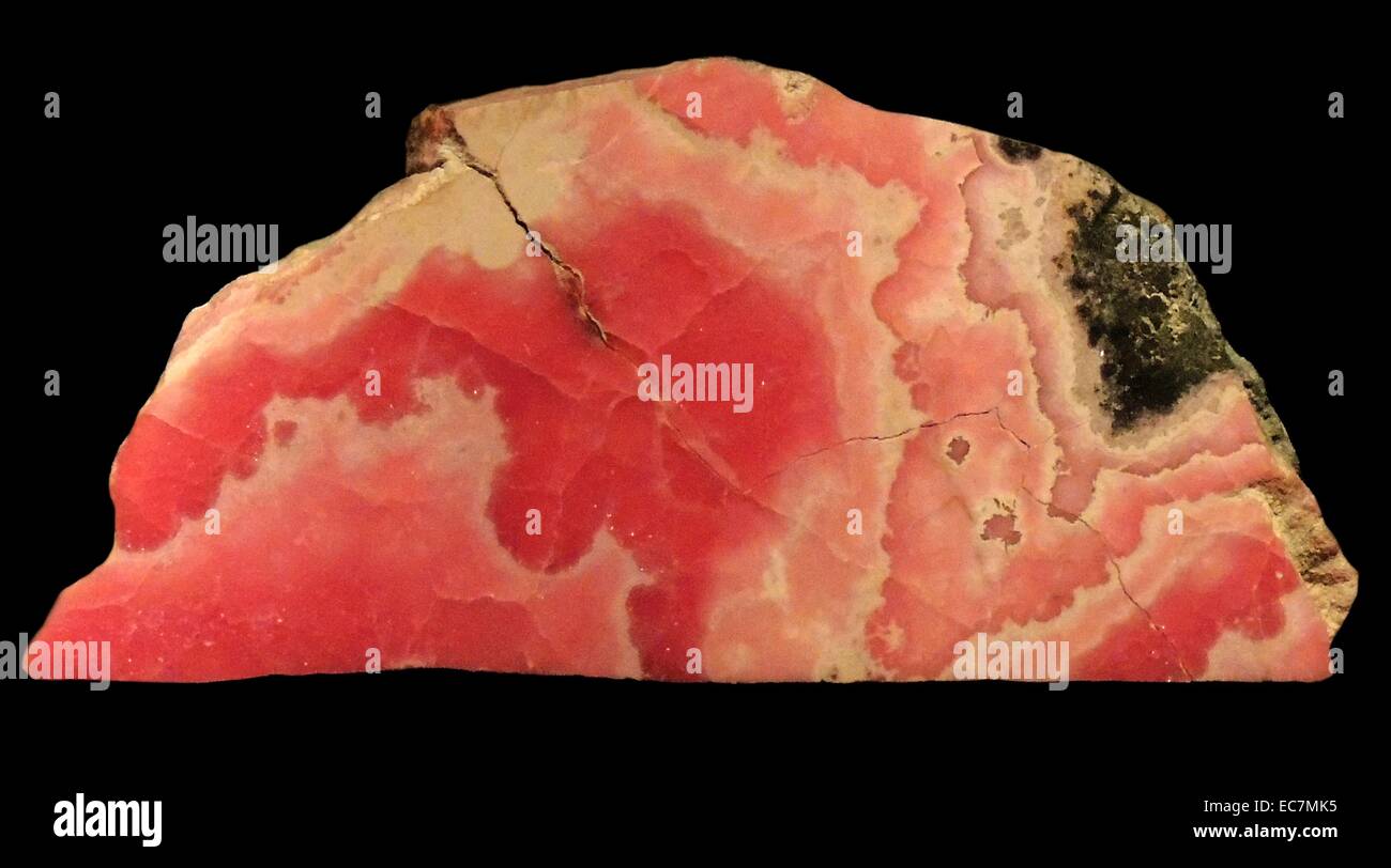 Rhodochrosit geschnitten und poliert. Rhodochrosit ist ein mangancarbonat Mineral. In seiner reinen Form (selten) Es ist in der Regel eine rosa-rote Farbe, sondern Unreine specimins können Schattierungen von rosa bis blass braun werden. Patagonien, Argentinien. Stockfoto