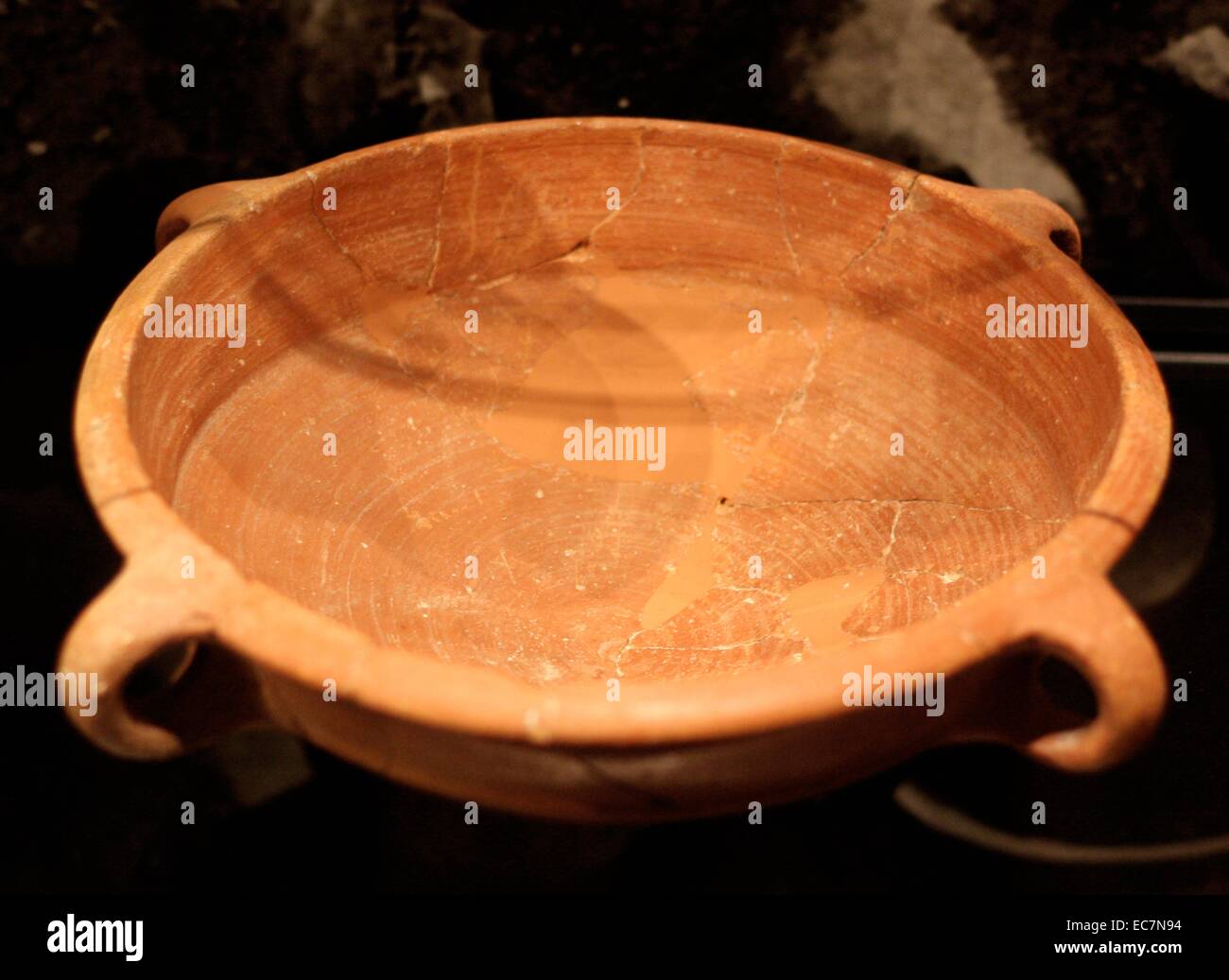 Der südlichen Levante 750-600 BC. Nach Assyrien Eroberungen von 732 und 701 v. Chr., viele South levantinischen Königreiche kam unter assyrische Herrschaft als Vasallen oder Provinzen. Dieses Display zeigt Material aus Jerusalem (Juda) und Busayra (Edom) dieser Zeit. Stockfoto