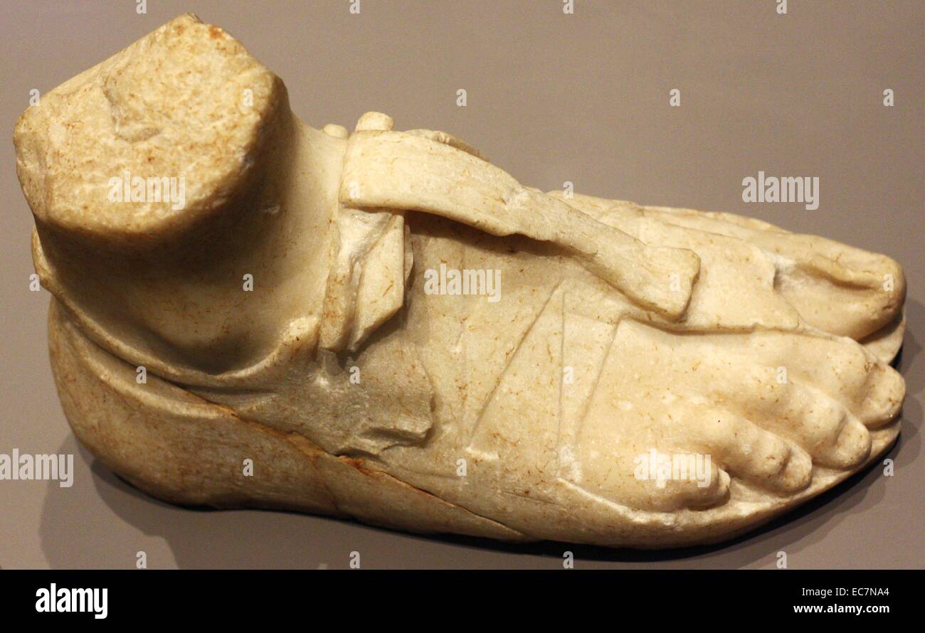 Sandalen wurden häufig getragen zum Wandern in der antiken Welt und bestanden meist aus einer Schutzhülle aus Leder Sohle, die den Fuß des Trägers mit Bändern oder Riemen gesichert war. Stockfoto