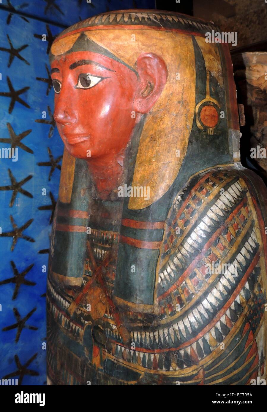 Sarg von Dimutenibtes 747-664 v. Chr., alten ägyptischen, Theben, die grüne Farbe des Gesichts zeigen, dass diese grabkunst Statuette stellt sowohl Osiris und die selbst verstorben. Stockfoto