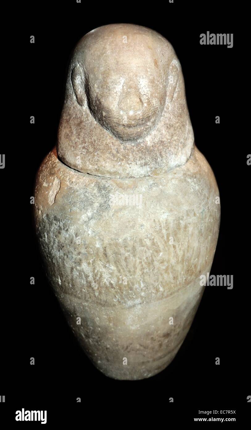 Kanopen wurden von den alten Ägyptern während der mumifizierung und bewahren die Eingeweide von ihrem Eigentümer für das Leben nach dem Tod. Sie waren entweder aus Kalkstein oder geschnitzt aus Keramik gefertigt. Stockfoto