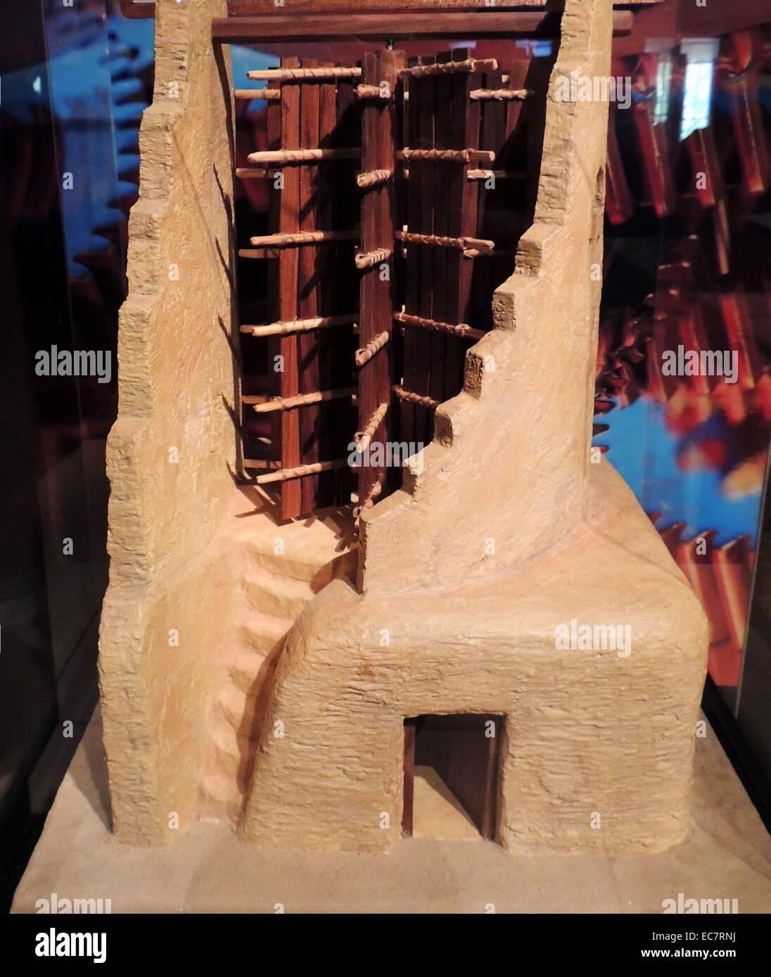 Der König, Salih al-Fath Mahmud, Al-Jazari gebeten, ihm eine Uhr von stattlichen Design und eignet sich für Reisen oder für ständiger Wohnsitz zu machen. Al-Jazari machte eine bemerkenswerte bestehend aus einem Becher mit Wasser stehend auf einem hohlen Basis gefüllt und mit einer flachen Platte abgedeckt. Stockfoto