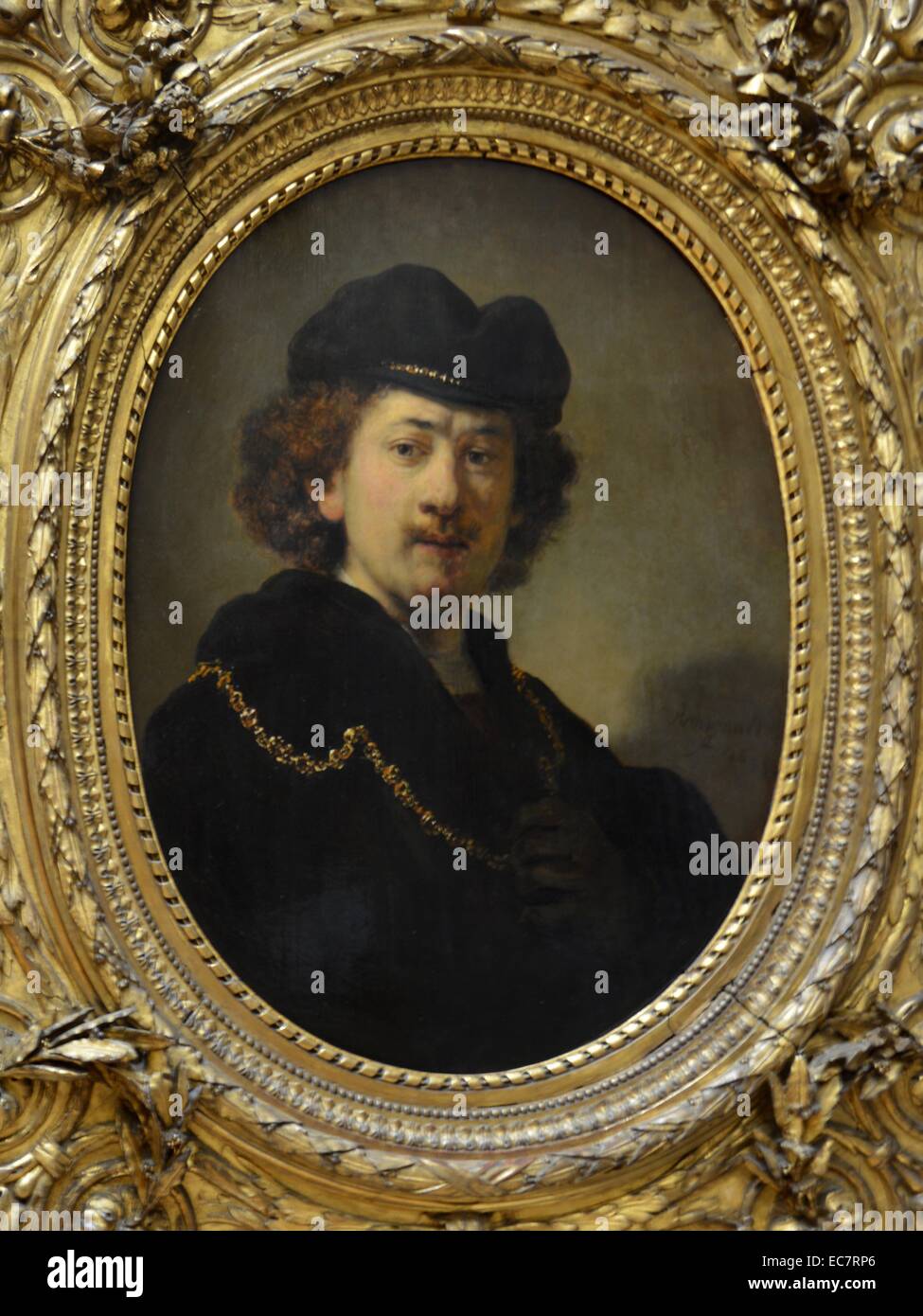 Louvre Museum, Paris, Rembrandt (1606-1669) - Portrait de l'artiste eine Toque la et La Chaîne d'Or - 1633. Porträt des Künstlers einen Hut tragen, und die goldene Kette - 1633 Stockfoto