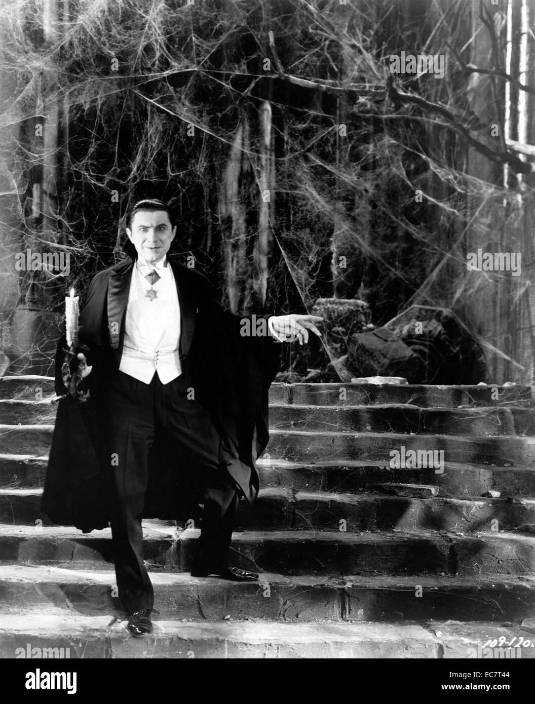 Dracula ist ein 1931 Vampir-Horror Film unter der Regie von Tod Browning und starring Bela Lugosi als Titel Charakter. Der Film wurde von Universal produziert und ist auf dem 1924 Theaterstück Dracula durch Hamilton Deane und John L. Balderston, die wiederum lose auf dem Roman Dracula von Bram Stoker basiert Stockfoto