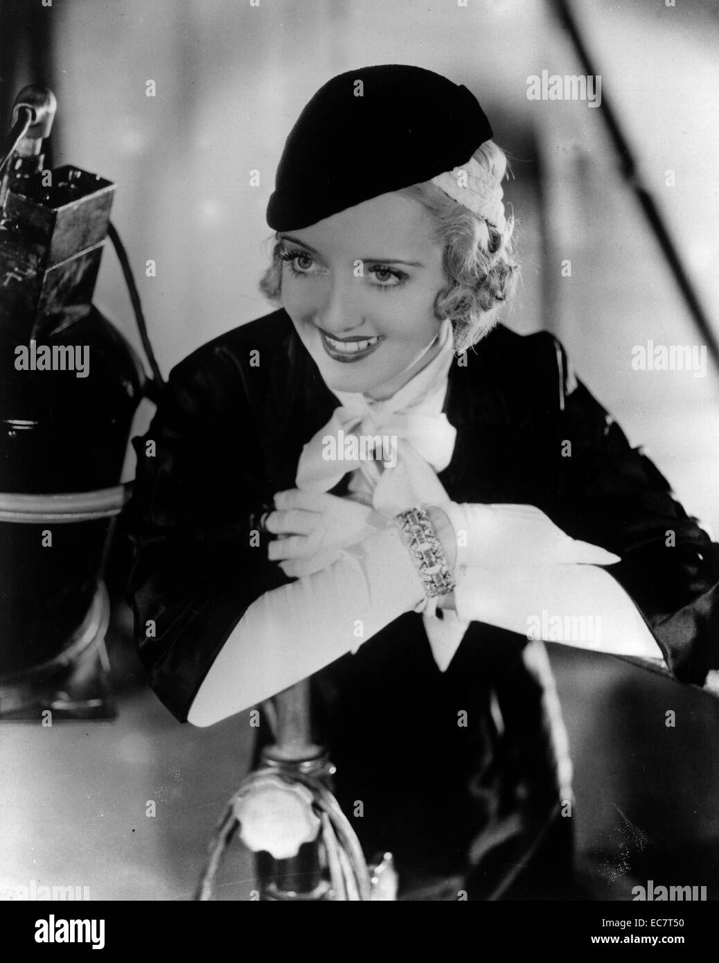 Bette Davis (1908-1989) - auch bekannt als die First Lady des amerikanischen Kinos - ein amerikanischer Film, Fernsehen und Theater Schauspielerin. Bemerkenswert, weil von ihrer Bereitschaft, Bitterbösen und Verständnislose Charaktere spielen Sie mit gleicher Lohn für Frauen in der Filmbranche. Stockfoto