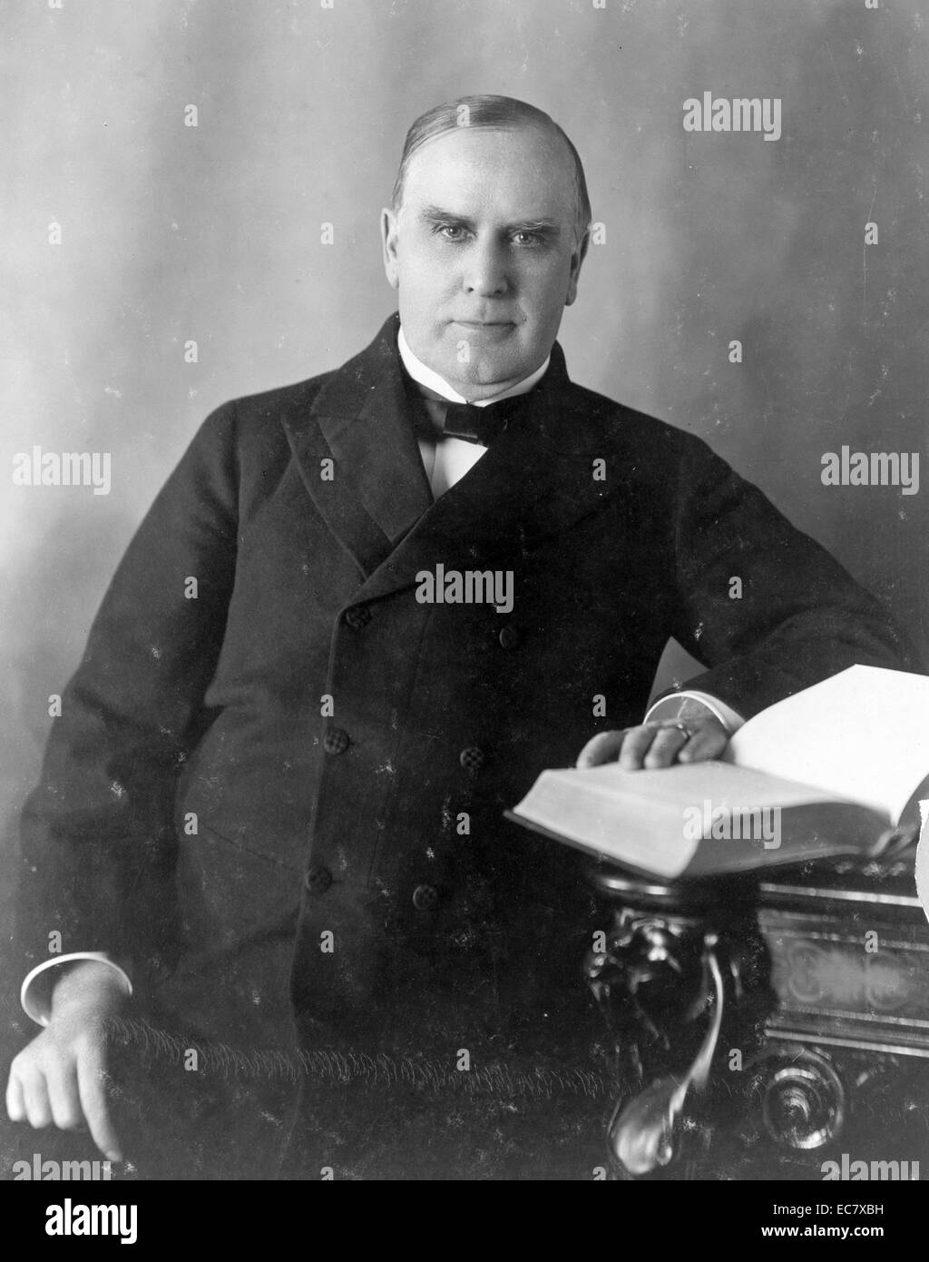 Präsident William McKinley (1843-1901) war der 25. Präsident der Vereinigten Staaten, aus, 4. März 1897 dienen, bis zu seiner Ermordung im September 1901, sechs Monate nach seiner zweiten Amtszeit. McKinley führte die Nation zum Sieg im spanisch-amerikanischen Krieg, Schutzzölle der amerikanischen Industrie zu fördern, und hielt die Nation auf dem Gold Standard in einer Ablehnung der inflationären Vorschläge. Stockfoto