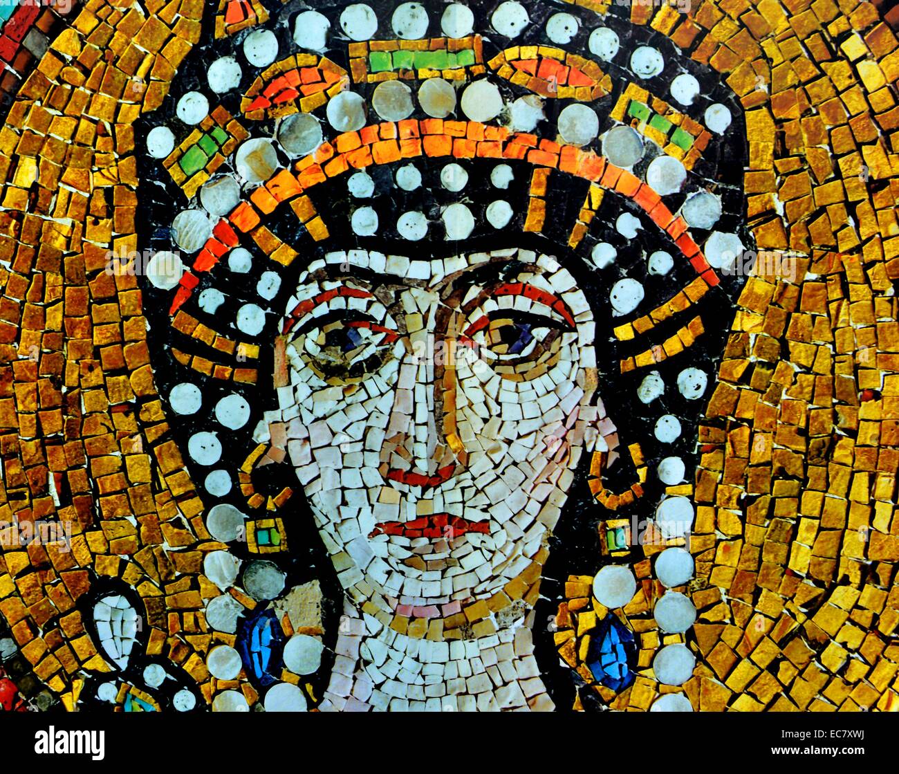 Die Kaiserin Theodora, (Frau von Justinian 1), eine mächtige Frau. Diese 6. Jahrhundert Mosaik ist von der Basilika von San Vitale, Ravenna. Stockfoto