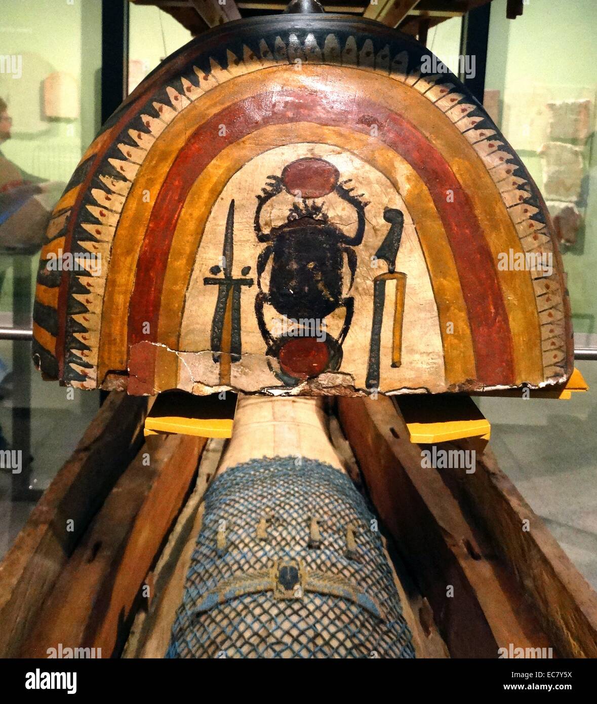 Skarabäus Käfer auf der Sarg von Djedjehutyiuefankh, vom Großen Tempel in Deir el-Bahri, Theben, Ägypten. Bis 25. Dynastie ca. 770-712 v. Chr. datiert Stockfoto