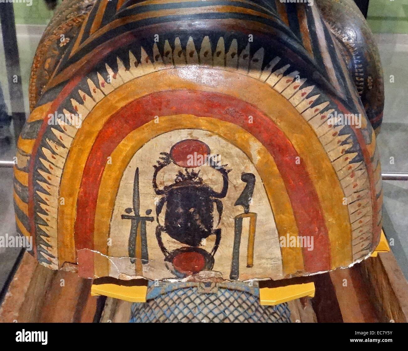 Skarabäus Käfer auf der Sarg von Djedjehutyiuefankh, vom Großen Tempel in Deir el-Bahri, Theben, Ägypten. Bis 25. Dynastie ca. 770-712 v. Chr. datiert Stockfoto